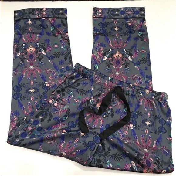 Victoria’s Secret Satin pants soft top pajama set - Picture 4 of 5